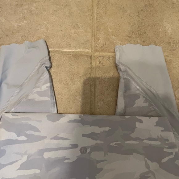 Lululemon Wunder Under HR Crop 23” Scalloped - Picture 4 of 12